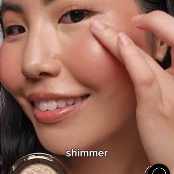 Tarte Amazonian Clay 12 Hour Highlighter in Shimmer - Picture 4 of 6